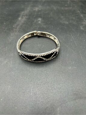 Elegant Black and Silver Crystal Wave Bangle Bracelet - Women Jewelry